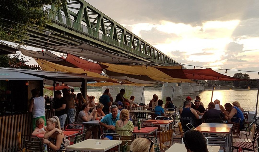 kabin-budapest-beach